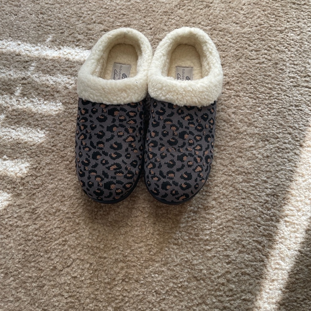 Clarks Cloudsteppers Leopard Print Slippers with Cream Lining
